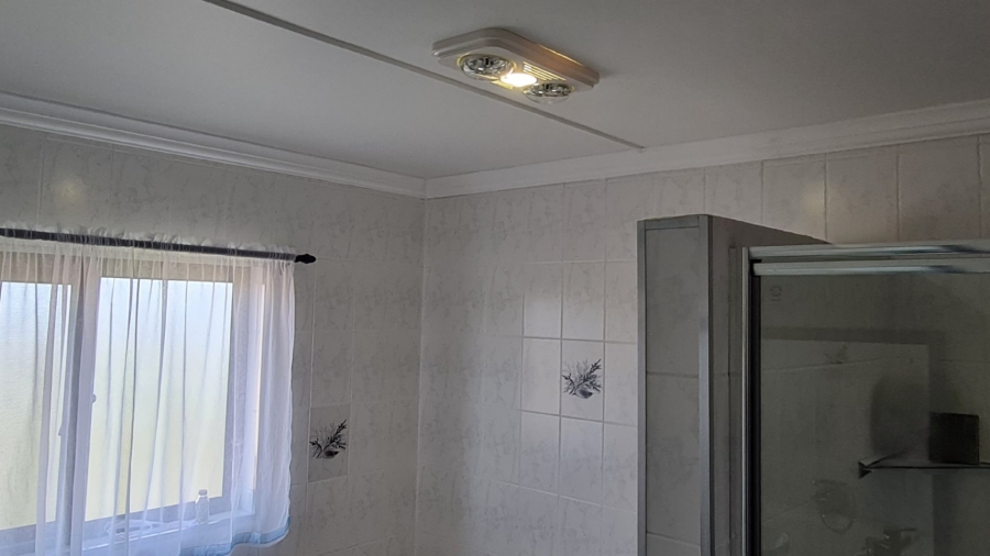 4 Bedroom Property for Sale in Boggomsbaai Western Cape